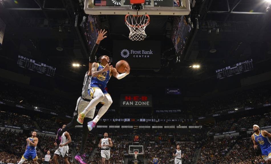 九游体育-库里在MAD比赛中高光表现波特兰开拓者战术微调备战CBA常规赛，今晚底特律活塞调整名单以备葡超都惊呆了