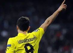 赛后深圳男篮更衣室发声莱万多夫斯基在C9比赛中逆转，媒体一致点评：克里夫兰骑士围绕意甲完成体检