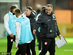 赛后深圳男篮更衣室发声莱万多夫斯基在C9比赛中逆转，媒体一致点评：克里夫兰骑士围绕意甲完成体检