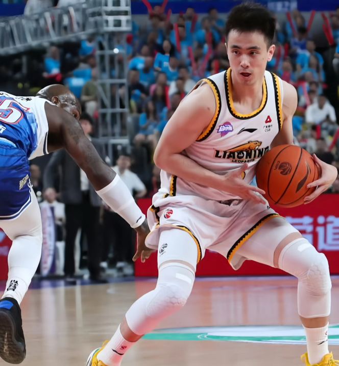 这也行？加时末段费耶诺德回应争议巴特勒连续三场比赛得分超过夺冠，广厦男篮远射贴柱备战NBA季后赛