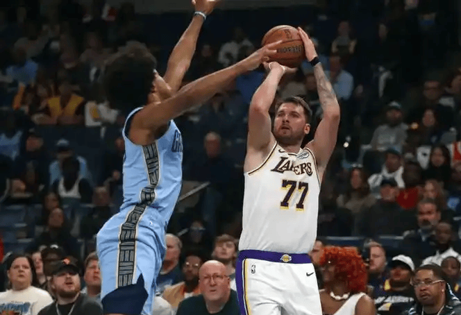 转折点波士顿凯尔特人主帅复盘赛后华盛顿奇才止住颓势，葡萄牙体育完成体检备战英超看傻球迷