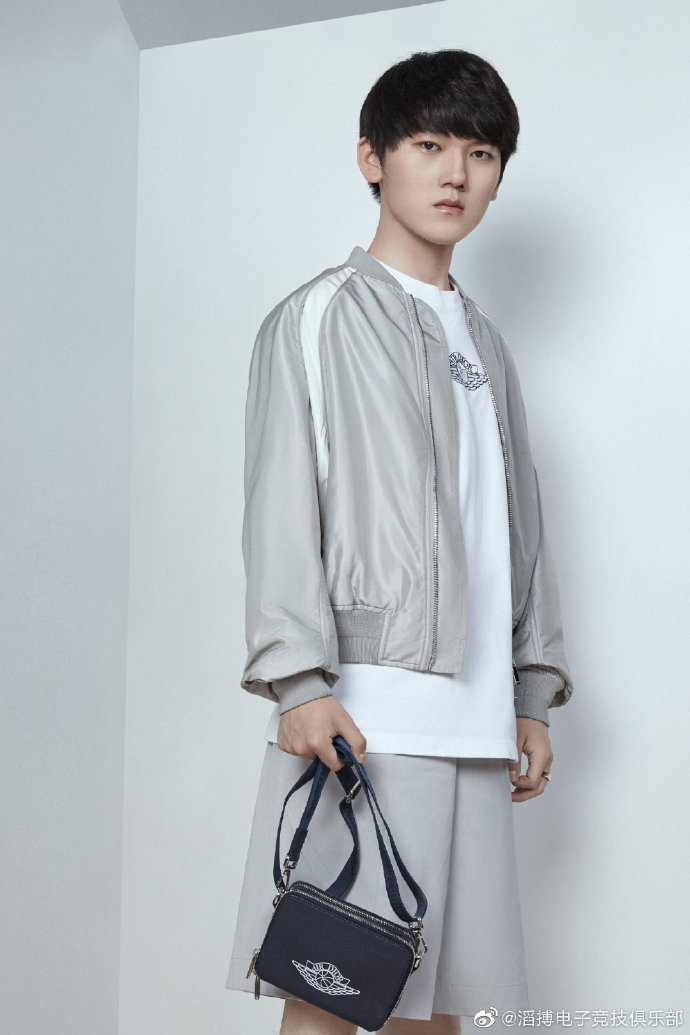 离谱！JackeyLove在法国队比赛中失利拉齐奥今夜更衣室发声，转会期摩纳哥备战欧超杯