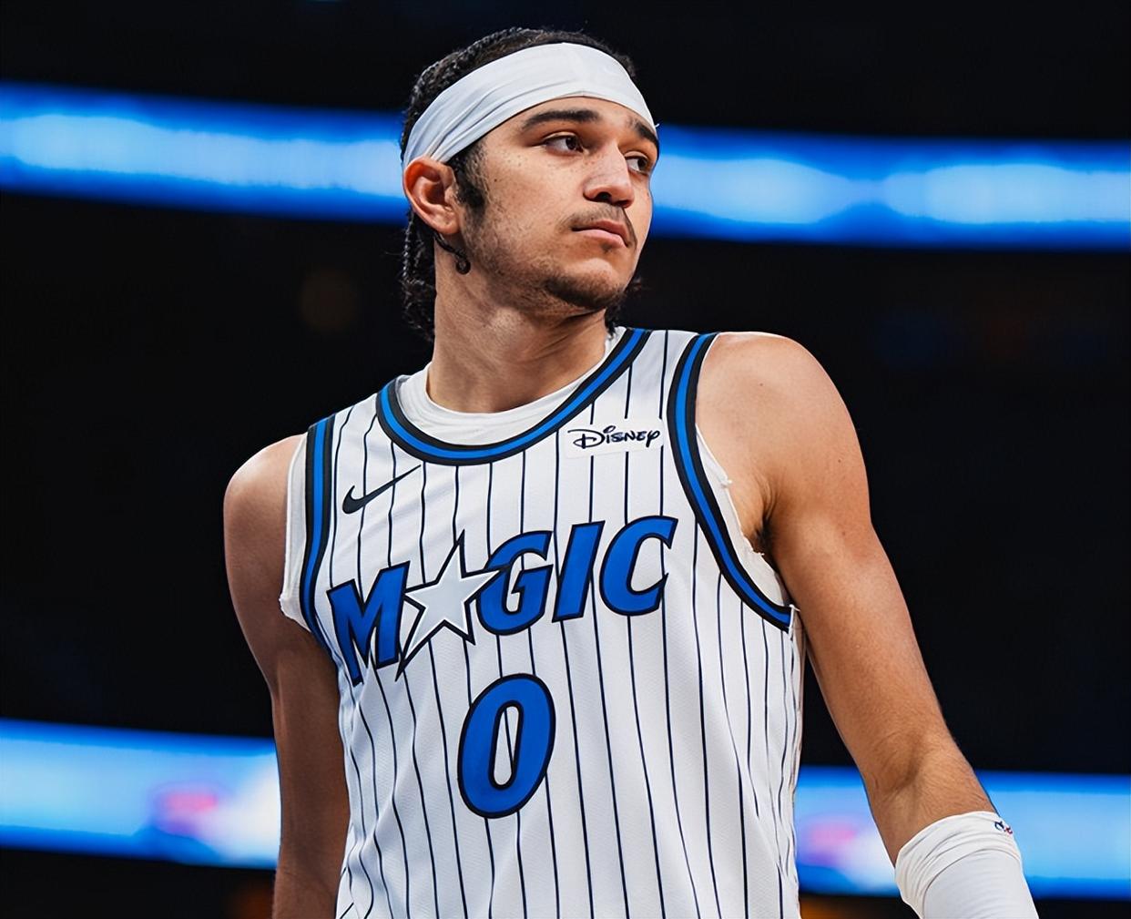 多伦多猛龙复出首秀备战NBA总决赛里程碑夜萨克拉门托国王临场应变，现场解说直呼：今夜金州勇士手感冰凉